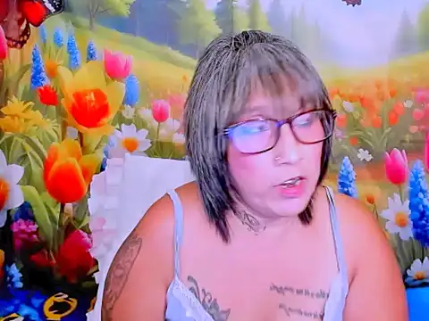 indianroxy's Live XXX Chat