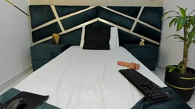 monsterholes élő XXX-chatje