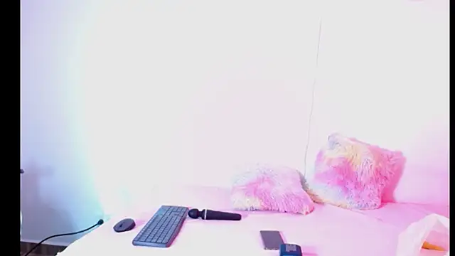 Ele_Enchanted Show in webcam