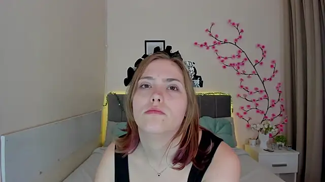 DellaRows élő XXX-chatje