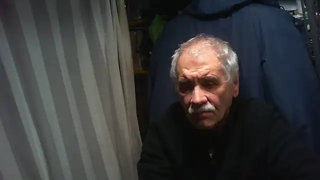 nonnomaturobisex's Live XXX Chat