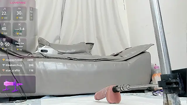 XXX chat uživo modela fox-yiyi