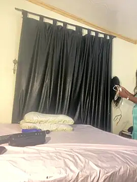 Cardiebae89 Adlı Modelin Canlı XXX Sohbeti