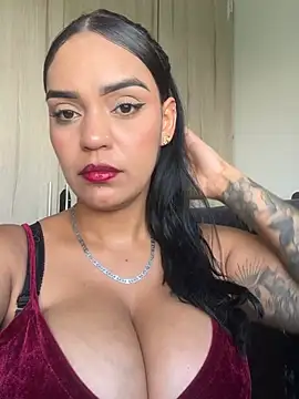 Sara-77 élő XXX-chatje