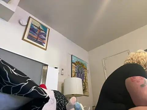 toomuchofafreak's Webcam Show