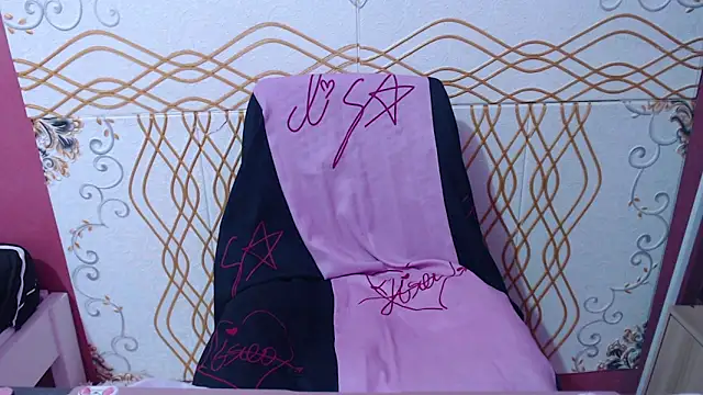 HornyNadineのウェブカメラショー