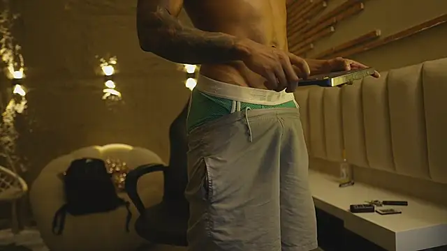 Logan_Varela's Live XXX Chat