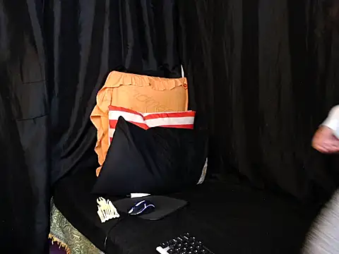 indianmaxine07 Show in webcam