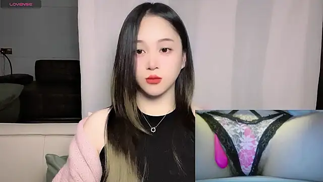 woaiqinqin Adlı Modelin Canlı XXX Sohbeti