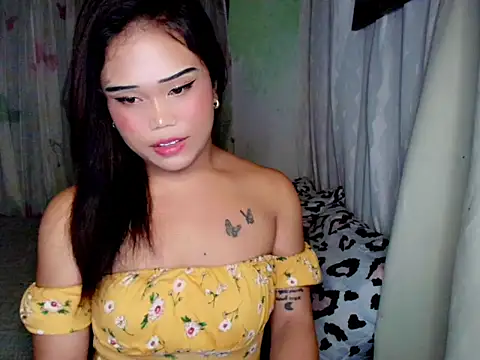 Cassandra_Luxxn Webbikameraesitys