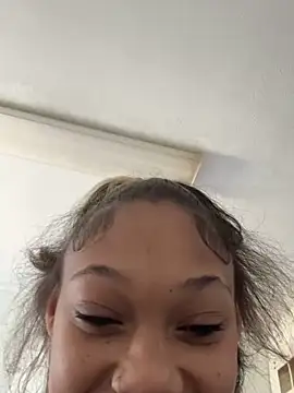 Tamiii420 Adlı Modelin Canlı XXX Sohbeti