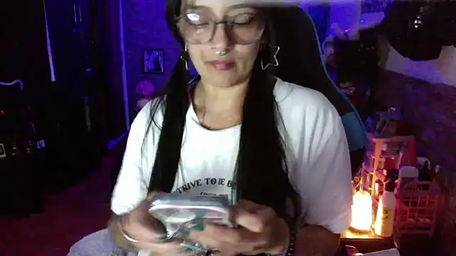 AngelaQueen_ Adlı Modelin Canlı XXX Sohbeti