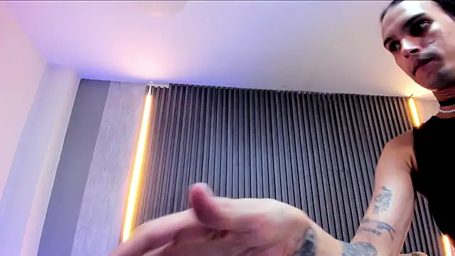 BenitoSaenz's Live XXX Chat