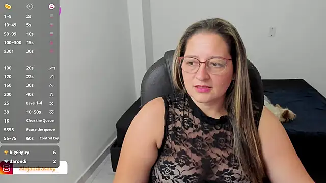 alejandra_milf_ 即時 XXX 聊天