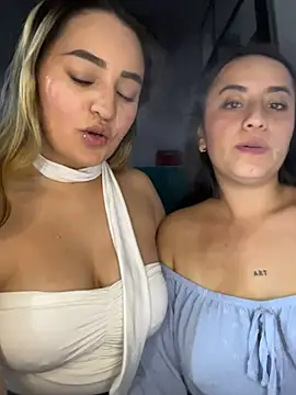 Pertunjukan Kamera Web Antonella_Julieta