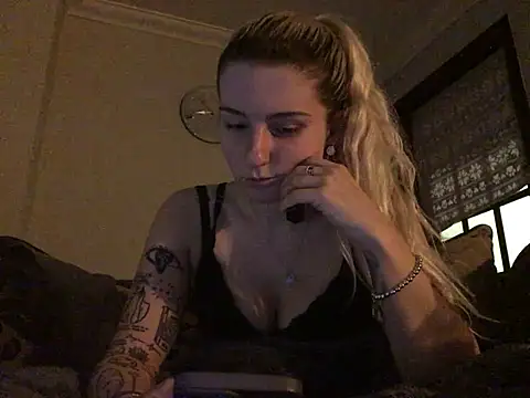 XXX chat uživo modela xxamyleighxx