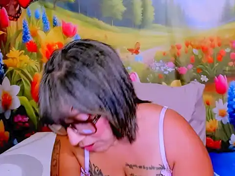 indianroxy's Live XXX Chat