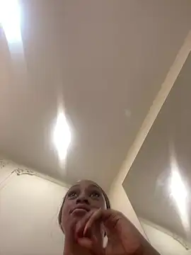 LiaTrainorn Webbikameraesitys