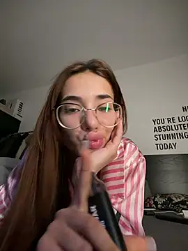 MiilaStarr লাইভ XXX চ্যাট