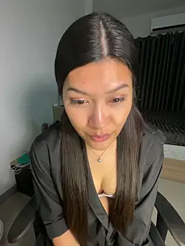 NaughtyKK_ élő XXX-chatje