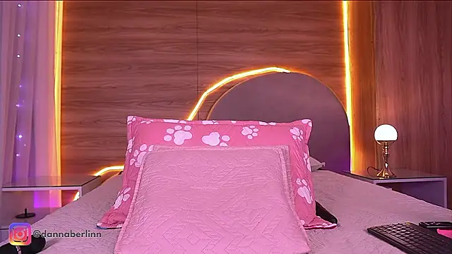 danna_berlin_ Adlı Modelin Canlı XXX Sohbeti