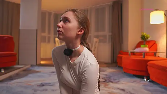 Show modela SharaNewbern na web-kameri