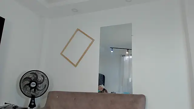 Show modela so_pop na web-kameri