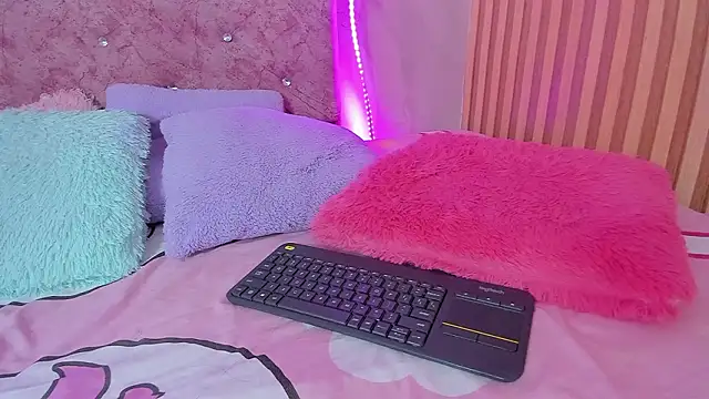 lovely__kiss__ Webcamshow