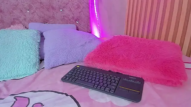 lovely__kiss__ – webcam-show