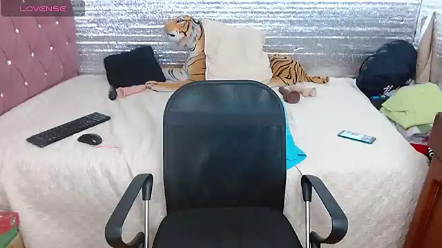 Chat XXX en directo de EMILY-NESSA