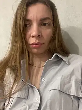 Luna2547: διαδικτυακό σόου στην κάμερα