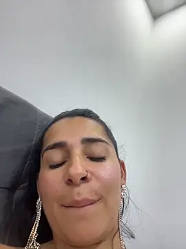 Pokazy przed kamerką – Meganmilk1