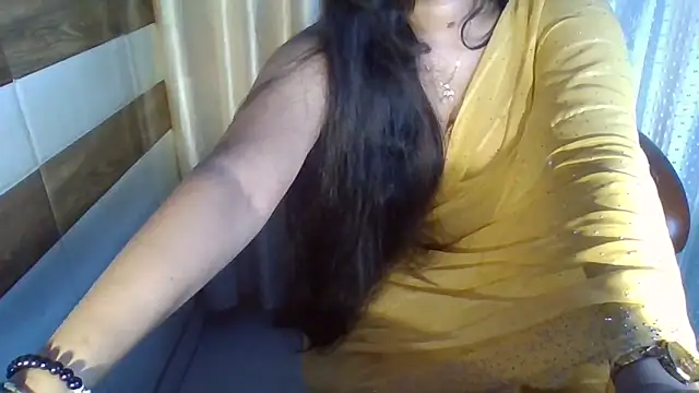 Chat XXX en directo de Yashika_Loves