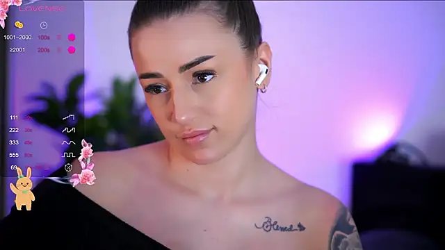 BabbyAisha élő XXX-chatje