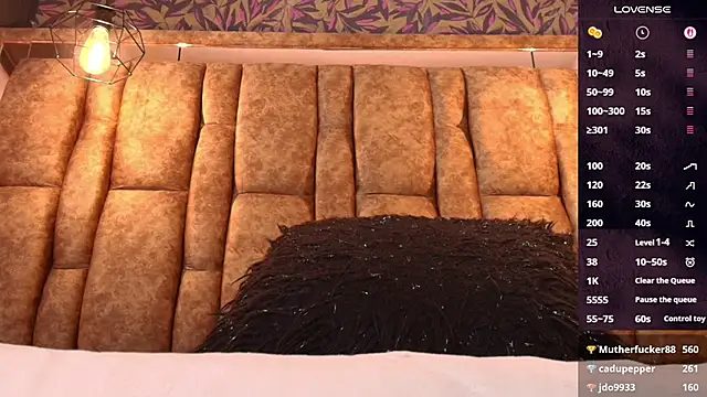 XXX chat uživo modela KiaraCarter