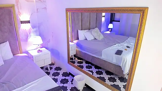 Chat XXX en directo de LolaGray__