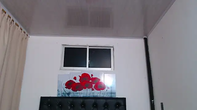 pinky_f00x's Live XXX Chat