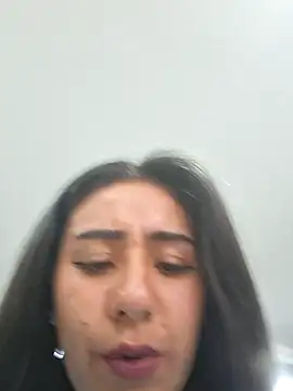 CAROLINE__07 Adlı Modelin Canlı XXX Sohbeti