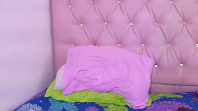 Chatroom XXX en direct de triana_crimson