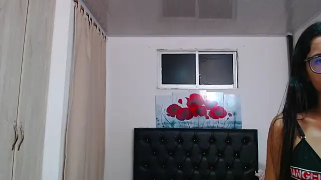 pinky_f00x's Live XXX Chat