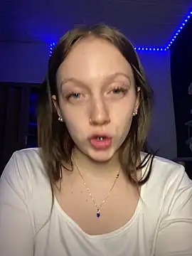 YoungLisaa18 Webcam-Show