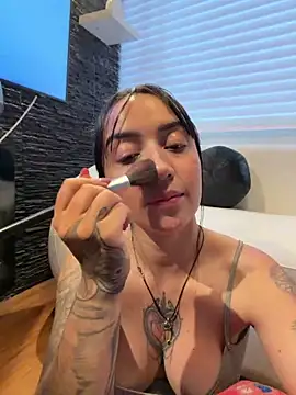 EmmyEvans1's Live XXX Chat