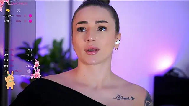 BabbyAisha Adlı Modelin Canlı XXX Sohbeti