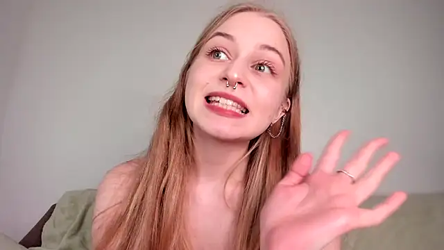 MiaMews élő XXX-chatje