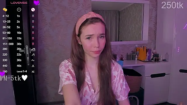 YonaBones' Live XXX Chat