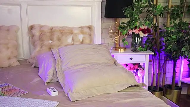 EmillyBronte Adlı Modelin Canlı XXX Sohbeti