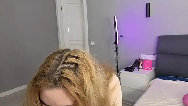 Passion-Blondy élő XXX-chatje