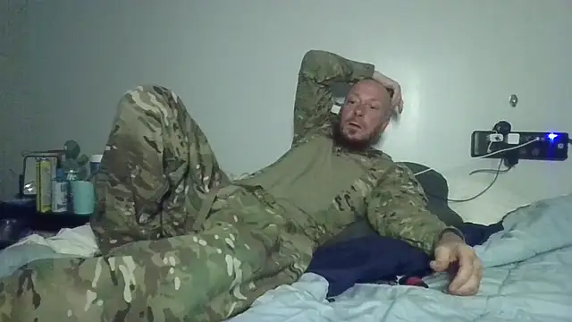 deepinnnnn: διαδικτυακό σόου στην κάμερα