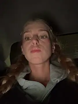 kira_mia's Live XXX Chat