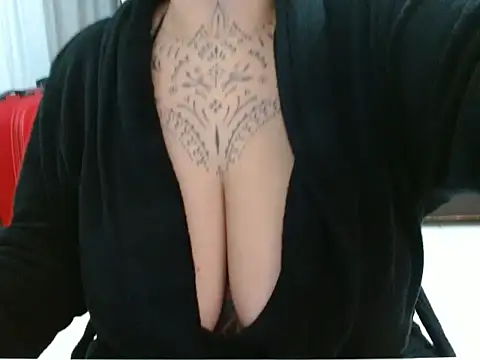 vaholivern Live XXX chat